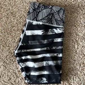 Lululemon cropped leggings size 6